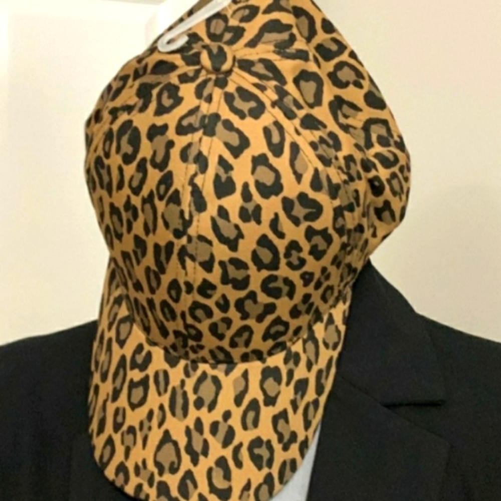 Leopard print hat, adjustable back, nwt